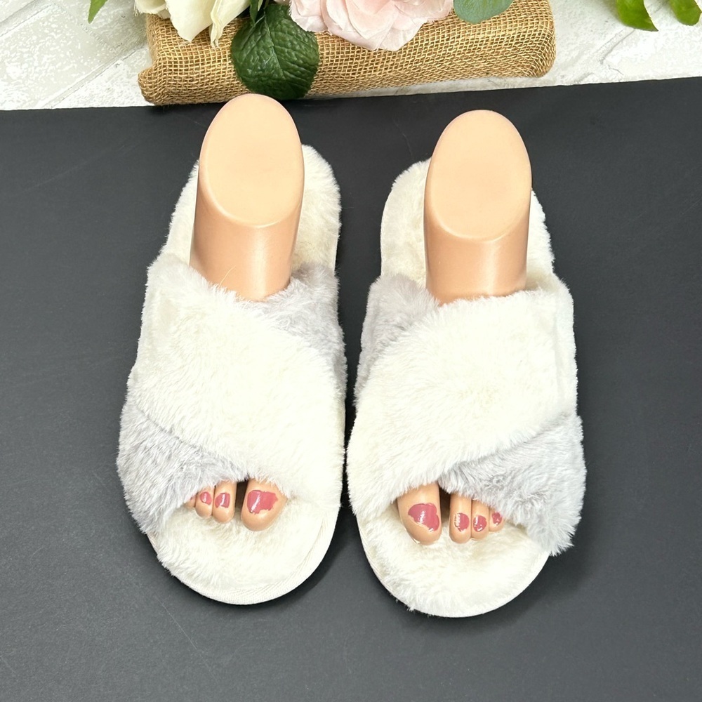 Cozy Women's Fuzzy Slippers